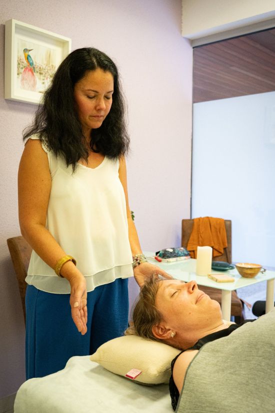soins énergétiques à La Maison Rose Lutterbach, dédiée à l’accompagnement en magnétisme et barreur de feu pour les femmes en parcours de cancer en Alsace