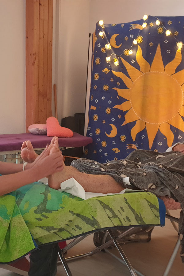 soin à La Maison Rose Lutterbach, dédiée à la réflexologie plantaire pour les femmes en parcours de cancer en Alsace